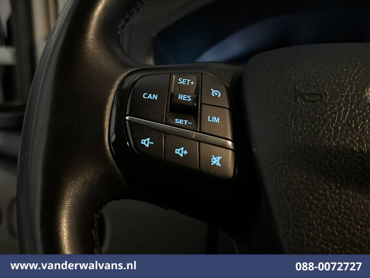 Ford Transit Ford Transit 2.0 TDCI 130pk Bakwagen Laadklep Euro6 Airco | Cruisecontrol | Verwarmde Voorruit | 1040 kg laadvermogen Bijrijdersbank