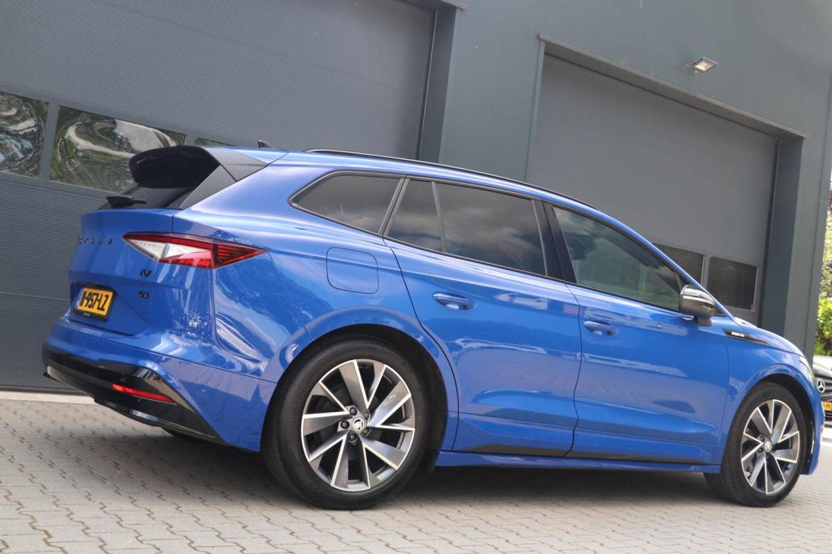 Škoda Enyaq iV Skoda Enyaq iV 60 180PK |SPORTLINE| AdaptiveCruise AppleCarplay Sportzetels Stoel/stuur verwarming Camera 111000KM BJ2021