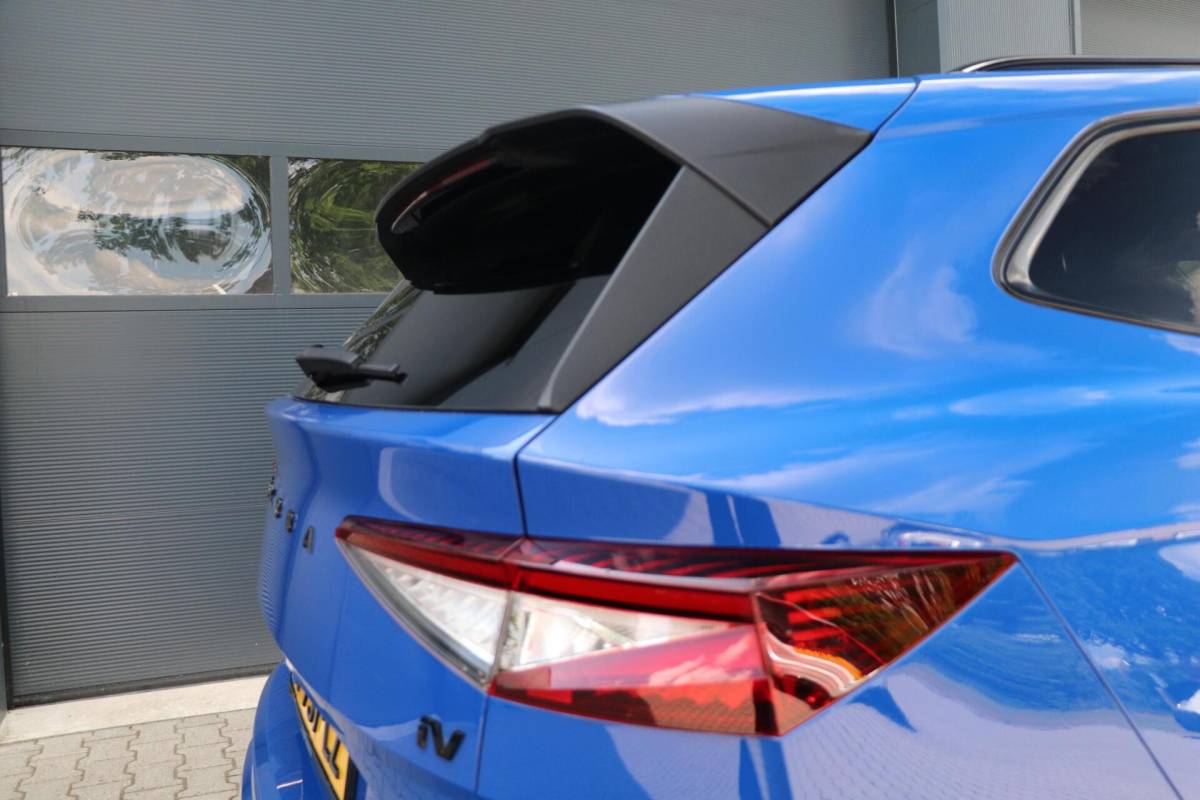 Škoda Enyaq iV Skoda Enyaq iV 60 180PK |SPORTLINE| AdaptiveCruise AppleCarplay Sportzetels Stoel/stuur verwarming Camera 111000KM BJ2021