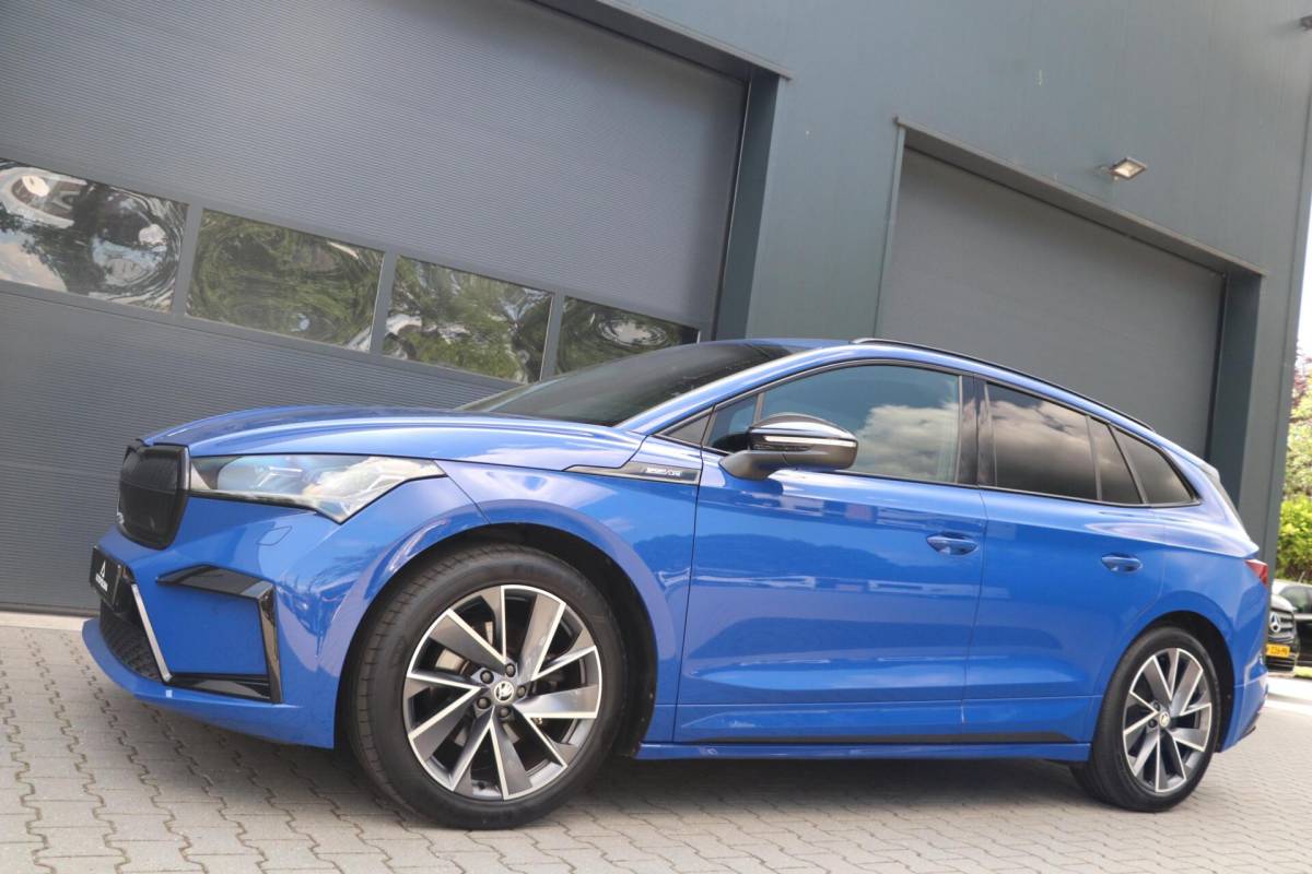 Škoda Enyaq iV Skoda Enyaq iV 60 180PK |SPORTLINE| AdaptiveCruise AppleCarplay Sportzetels Stoel/stuur verwarming Camera 111000KM BJ2021