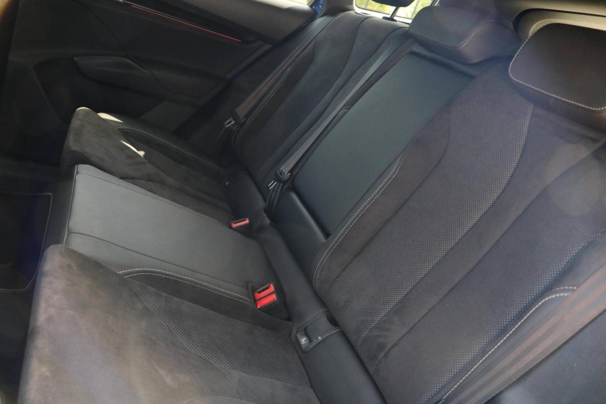 Škoda Enyaq iV Skoda Enyaq iV 60 180PK |SPORTLINE| AdaptiveCruise AppleCarplay Sportzetels Stoel/stuur verwarming Camera 111000KM BJ2021