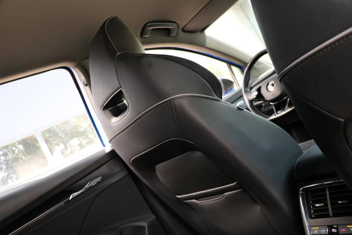 Škoda Enyaq iV Skoda Enyaq iV 60 180PK |SPORTLINE| AdaptiveCruise AppleCarplay Sportzetels Stoel/stuur verwarming Camera 111000KM BJ2021