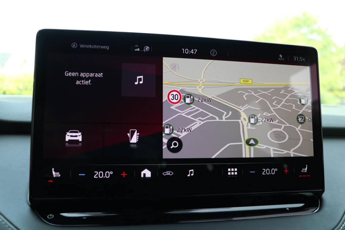 Škoda Enyaq iV Skoda Enyaq iV 60 180PK |SPORTLINE| AdaptiveCruise AppleCarplay Sportzetels Stoel/stuur verwarming Camera 111000KM BJ2021