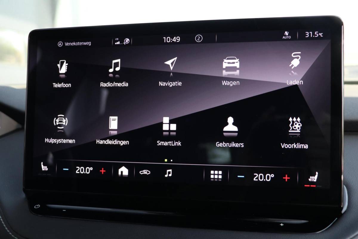 Škoda Enyaq iV Skoda Enyaq iV 60 180PK |SPORTLINE| AdaptiveCruise AppleCarplay Sportzetels Stoel/stuur verwarming Camera 111000KM BJ2021