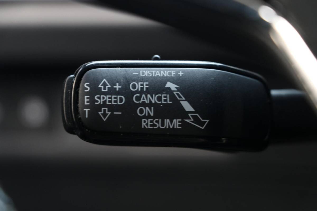 Škoda Enyaq iV Skoda Enyaq iV 60 180PK |SPORTLINE| AdaptiveCruise AppleCarplay Sportzetels Stoel/stuur verwarming Camera 111000KM BJ2021