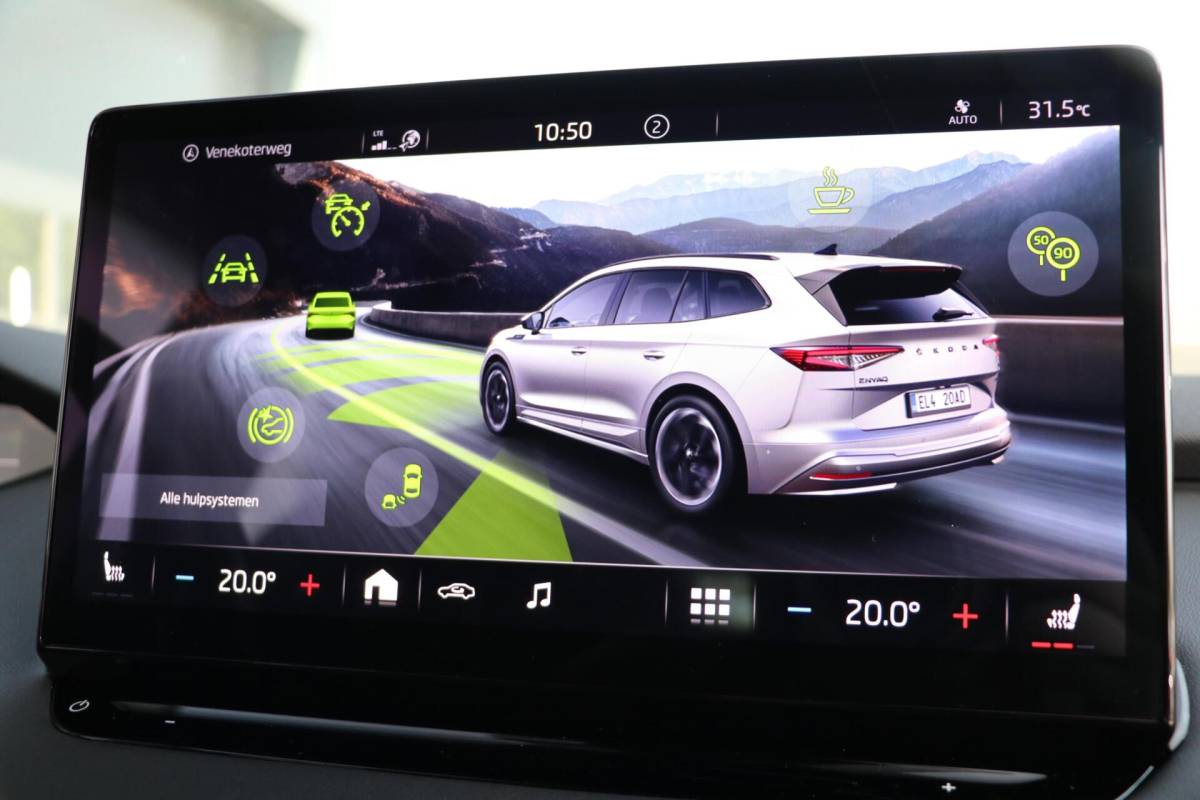 Škoda Enyaq iV Skoda Enyaq iV 60 180PK |SPORTLINE| AdaptiveCruise AppleCarplay Sportzetels Stoel/stuur verwarming Camera 111000KM BJ2021