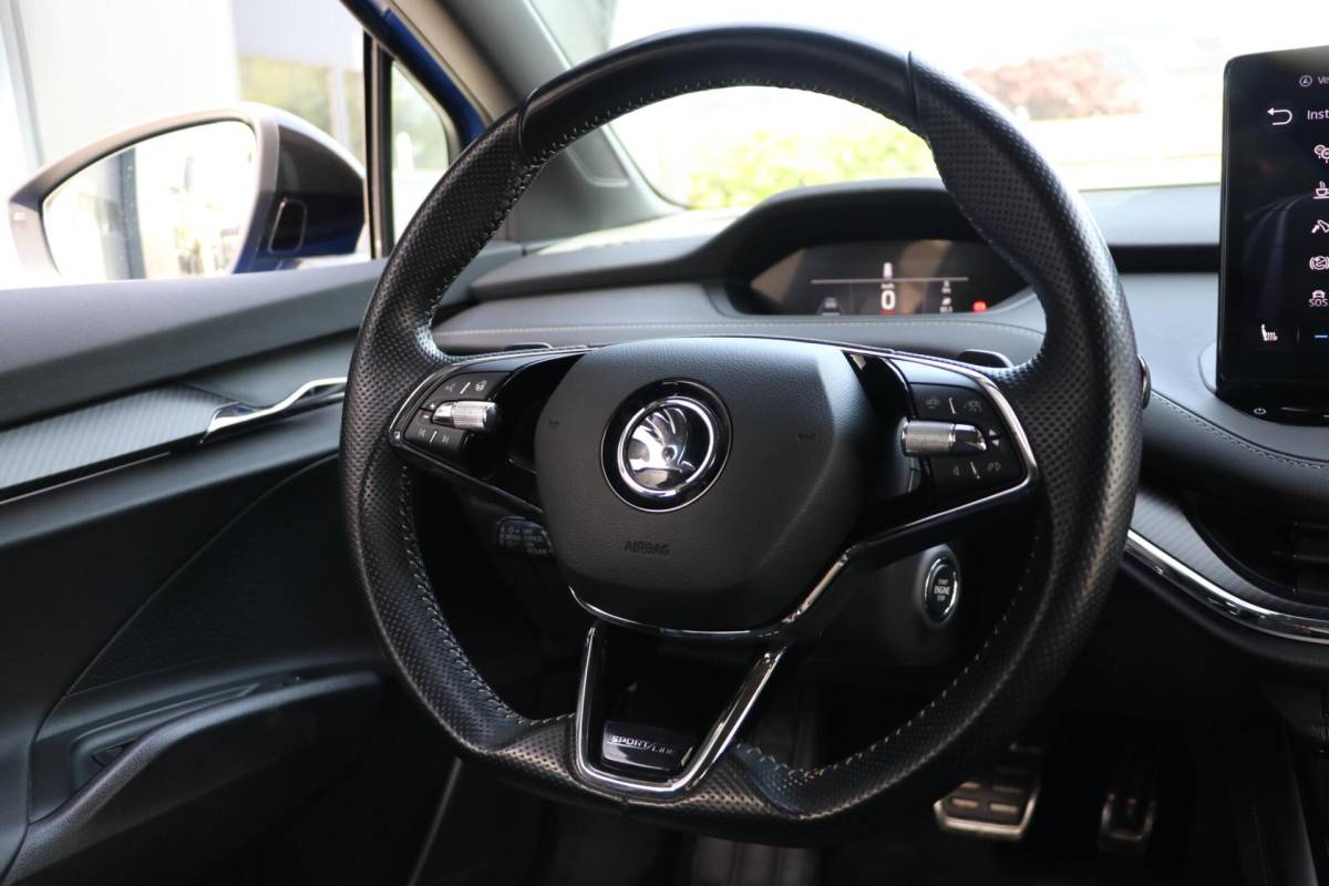 Škoda Enyaq iV Skoda Enyaq iV 60 180PK |SPORTLINE| AdaptiveCruise AppleCarplay Sportzetels Stoel/stuur verwarming Camera 111000KM BJ2021