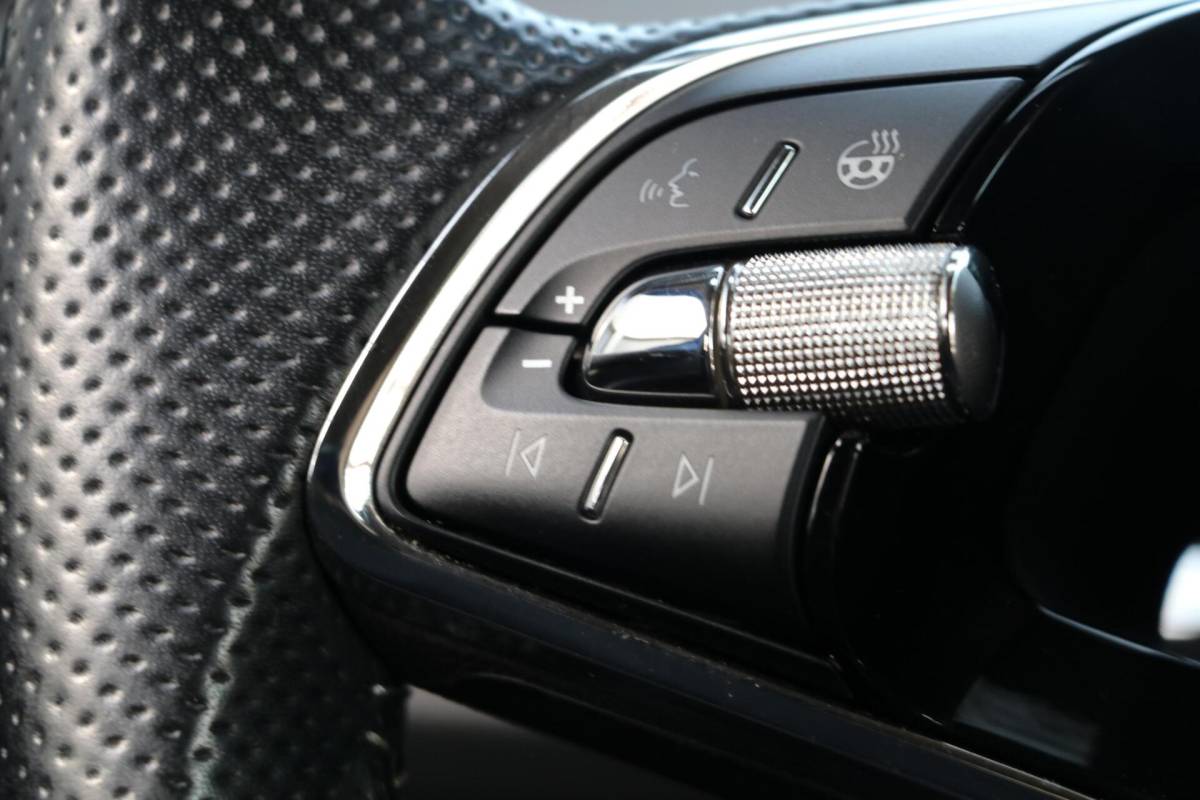 Škoda Enyaq iV Skoda Enyaq iV 60 180PK |SPORTLINE| AdaptiveCruise AppleCarplay Sportzetels Stoel/stuur verwarming Camera 111000KM BJ2021