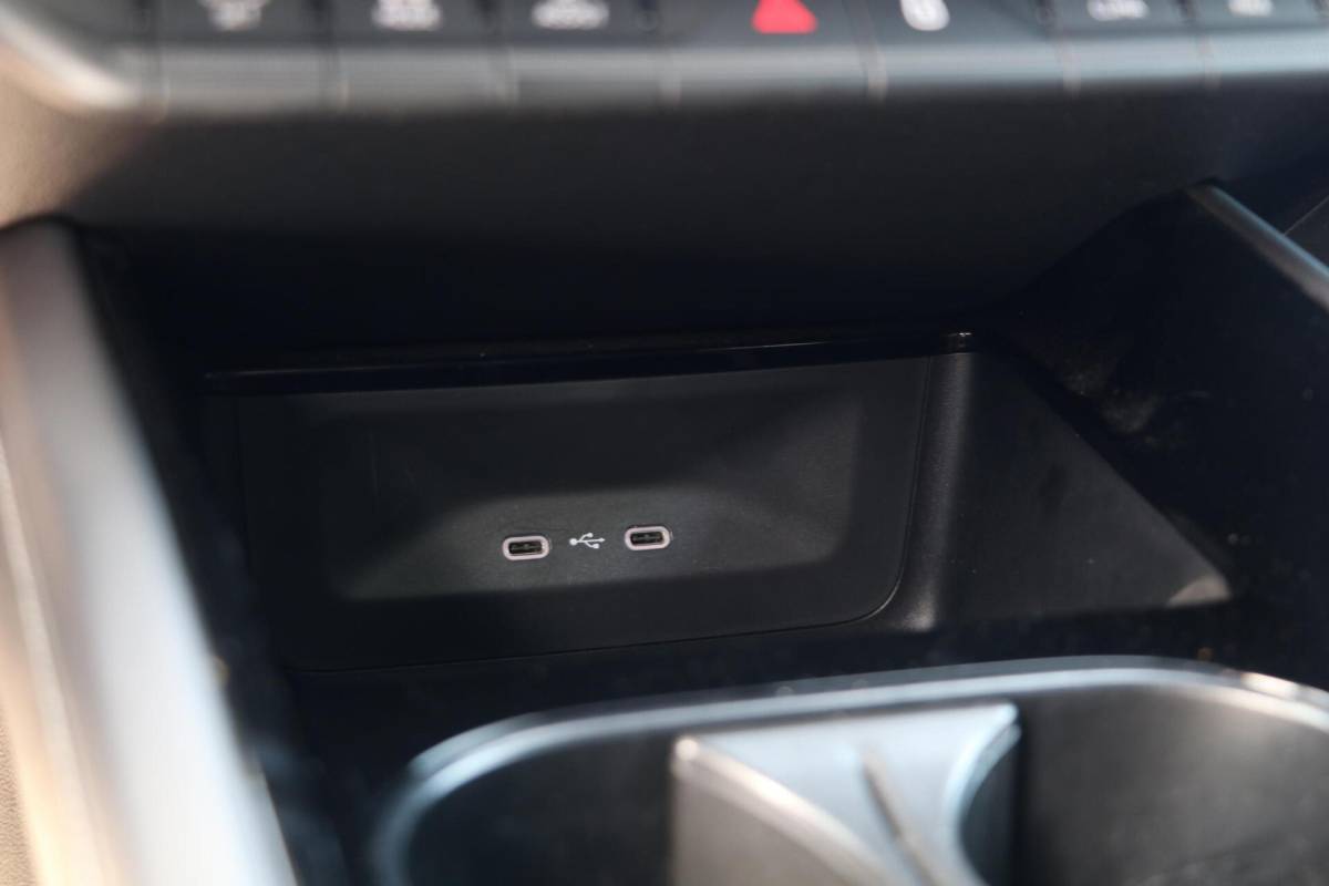 Škoda Enyaq iV Skoda Enyaq iV 60 180PK |SPORTLINE| AdaptiveCruise AppleCarplay Sportzetels Stoel/stuur verwarming Camera 111000KM BJ2021