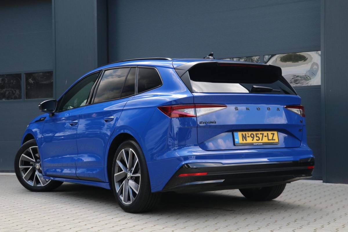 Škoda Enyaq iV Skoda Enyaq iV 60 180PK |SPORTLINE| AdaptiveCruise AppleCarplay Sportzetels Stoel/stuur verwarming Camera 111000KM BJ2021