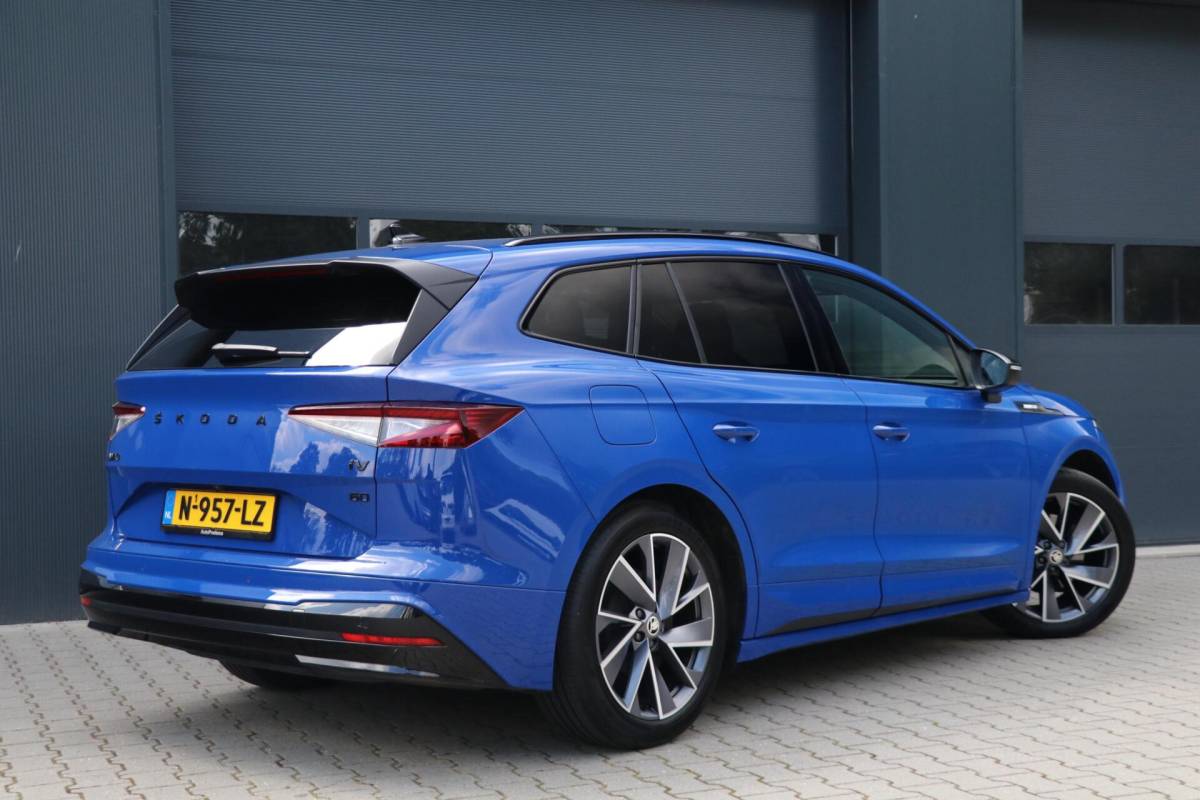 Škoda Enyaq iV Skoda Enyaq iV 60 180PK |SPORTLINE| AdaptiveCruise AppleCarplay Sportzetels Stoel/stuur verwarming Camera 111000KM BJ2021