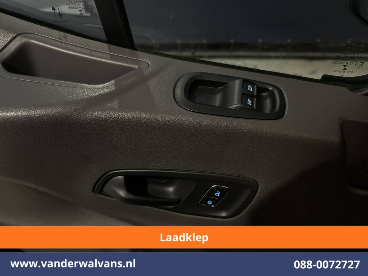 Ford Transit Ford Transit 2.0 TDCI 130pk Bakwagen Laadklep Euro6 Airco | 1040kg laadvermogen | Cruisecontrol | Verwarmde Voorruit Bijrijdersbank