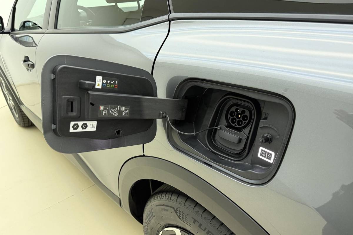 Citroën ë-C4 Citroen Ë-C4 You 136pk Standard range 50 kWh | Climate Control | Cruise Control | Apple Carplay/Android Auto | Metallic lak