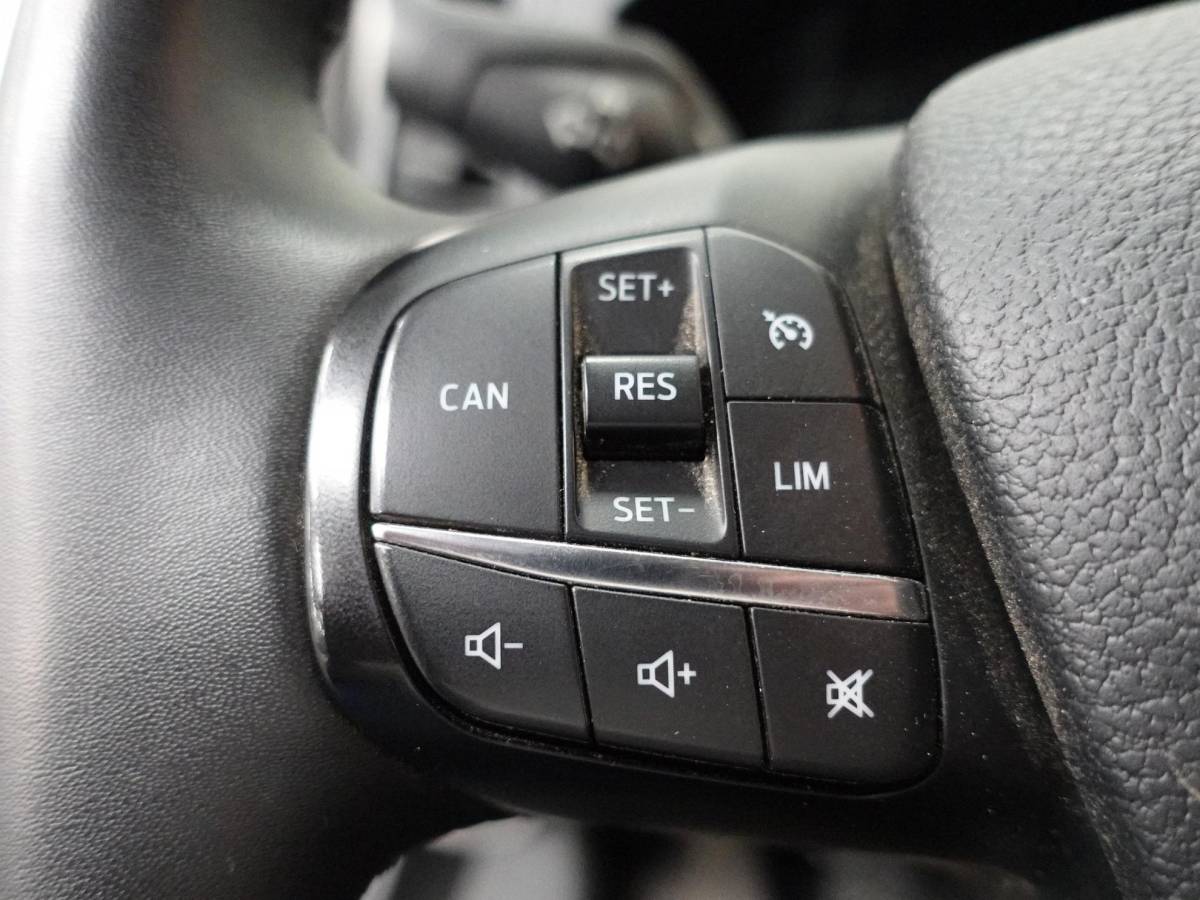 Ford Transit Custom Ford Transit Custom 300 2.0 TDCI L2H1 Trend Automaat Airco Navigatie Cruisecontrol Camera Parkeersensoren