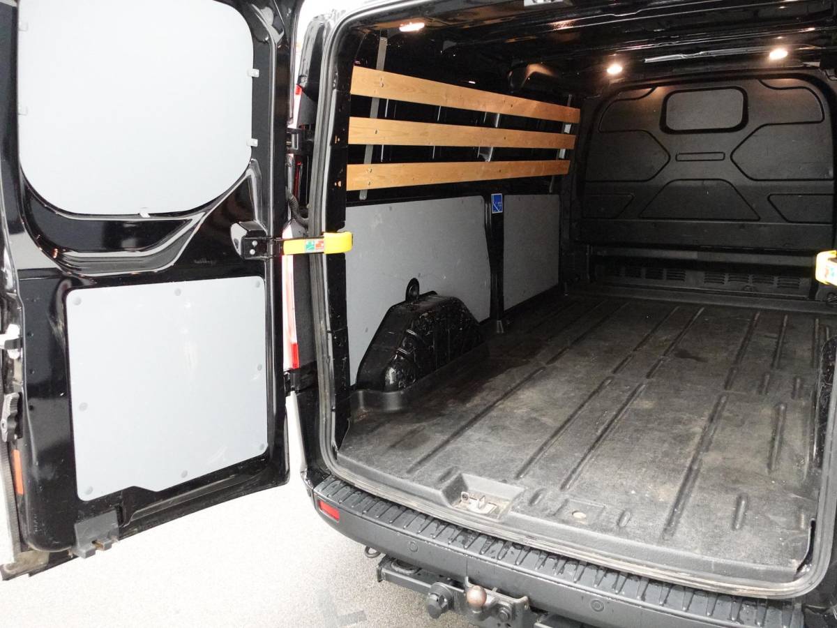 Ford Transit Custom Ford Transit Custom 300 2.0 TDCI L2H1 Trend Automaat Airco Navigatie Cruisecontrol Camera Parkeersensoren