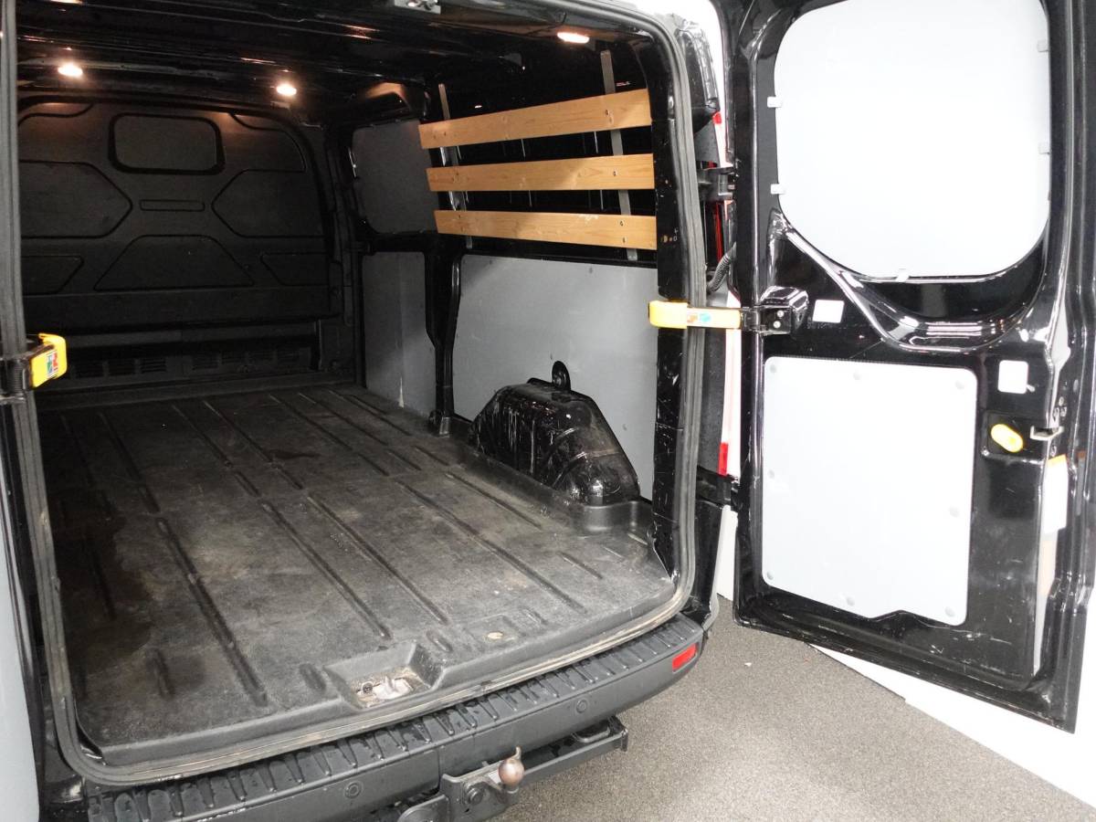 Ford Transit Custom Ford Transit Custom 300 2.0 TDCI L2H1 Trend Automaat Airco Navigatie Cruisecontrol Camera Parkeersensoren