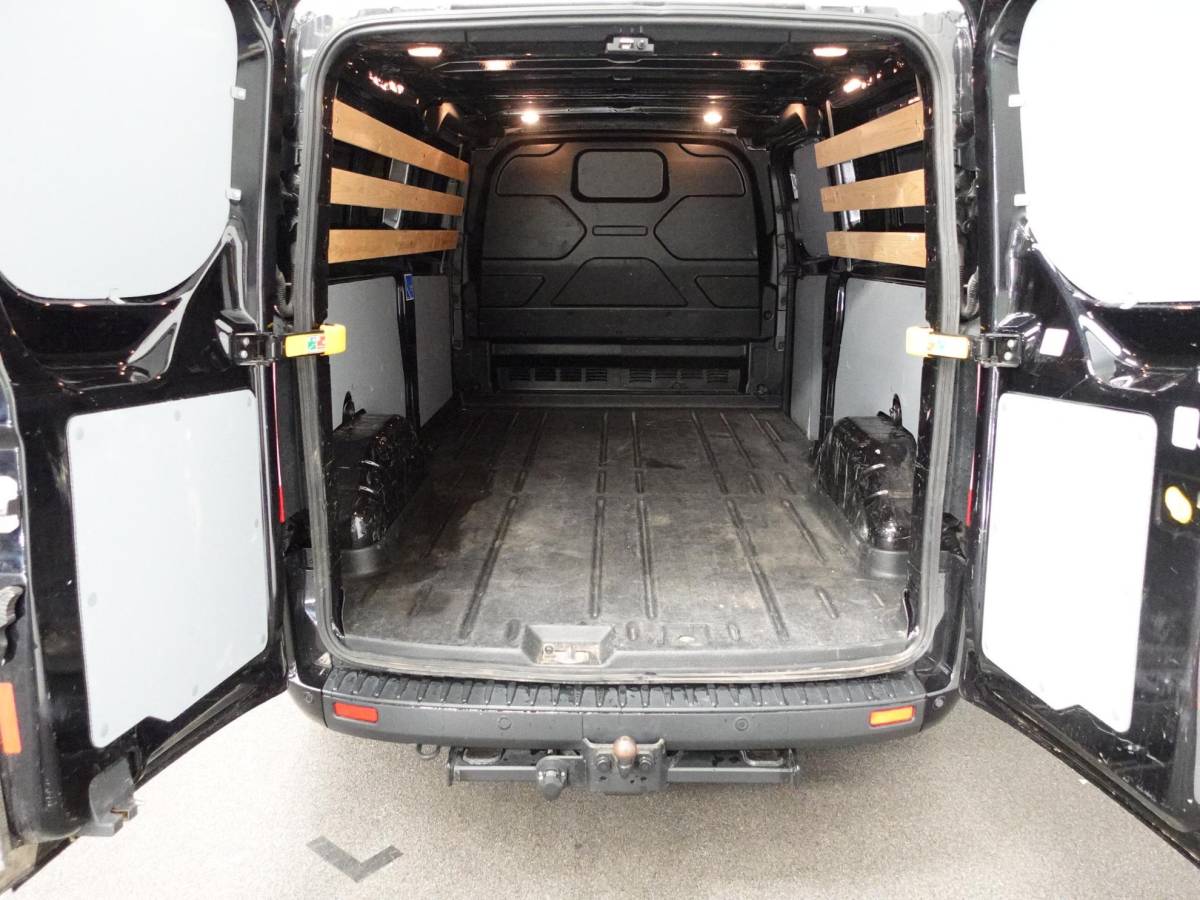 Ford Transit Custom Ford Transit Custom 300 2.0 TDCI L2H1 Trend Automaat Airco Navigatie Cruisecontrol Camera Parkeersensoren