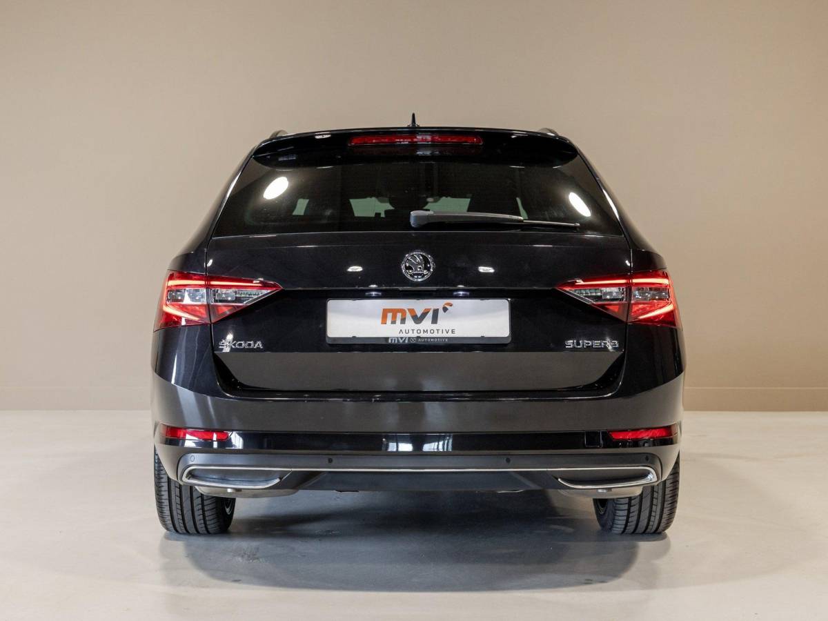 Škoda Superb Skoda Superb Combi 1.5 TSI ACT Sportline Business / 150pk / Stoelverwarming / Elektrische stoelverstelling met geheugen /