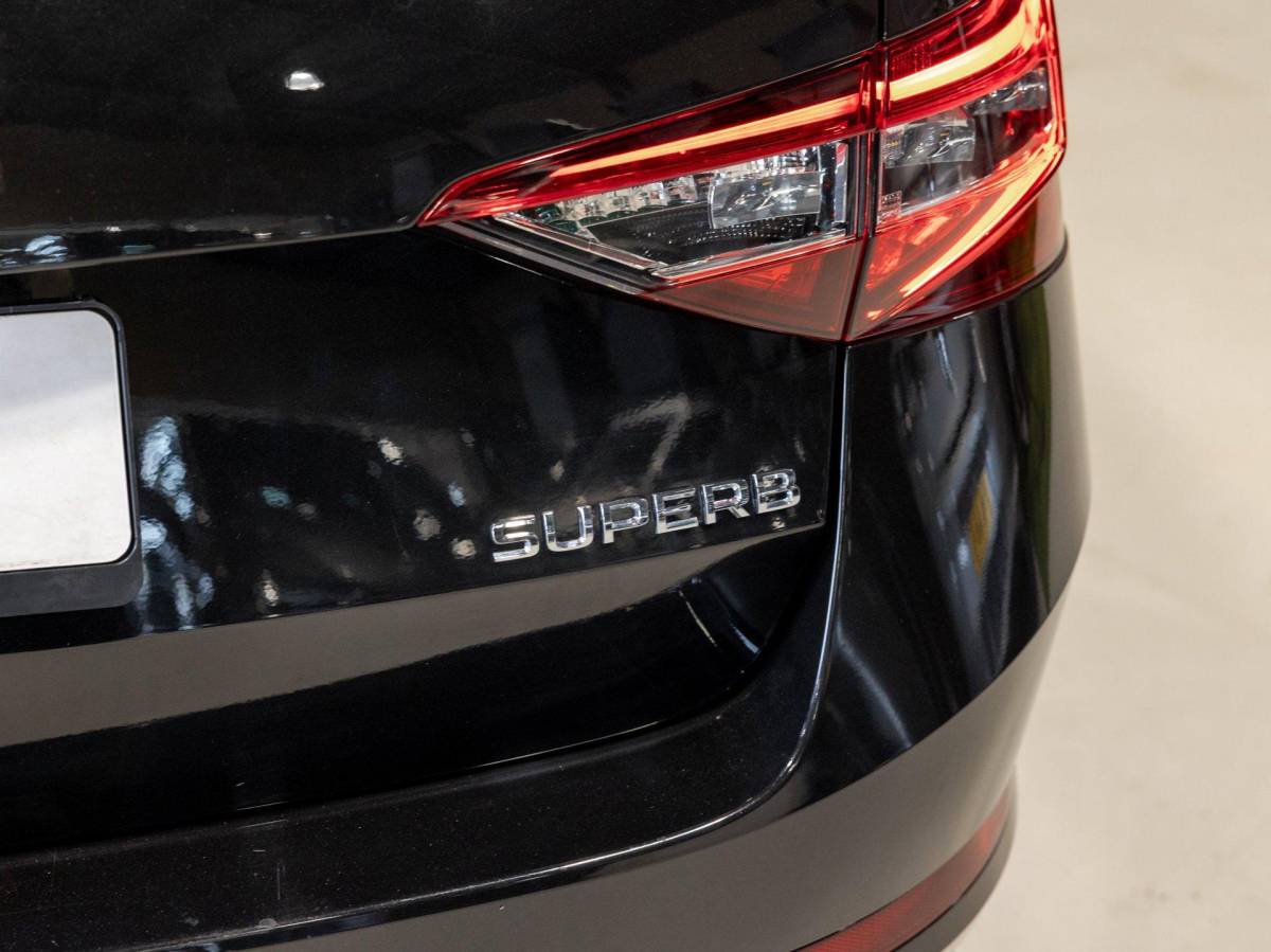 Škoda Superb Skoda Superb Combi 1.5 TSI ACT Sportline Business / 150pk / Stoelverwarming / Elektrische stoelverstelling met geheugen /