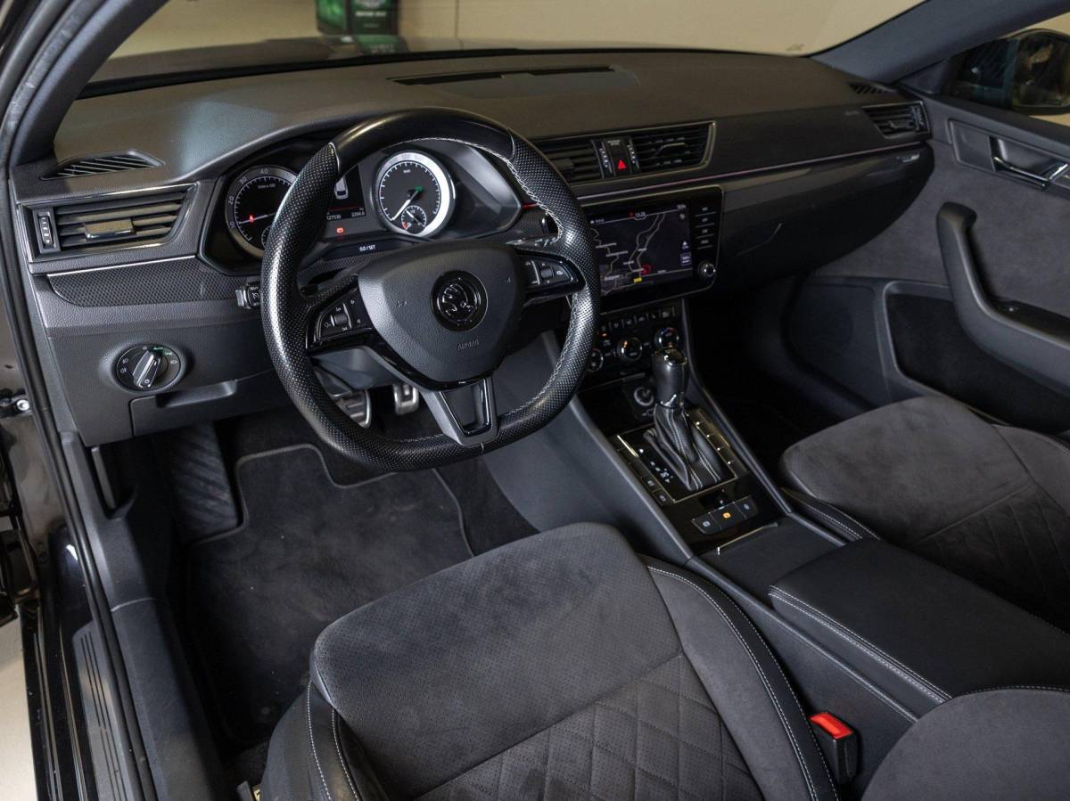 Škoda Superb Skoda Superb Combi 1.5 TSI ACT Sportline Business / 150pk / Stoelverwarming / Elektrische stoelverstelling met geheugen /
