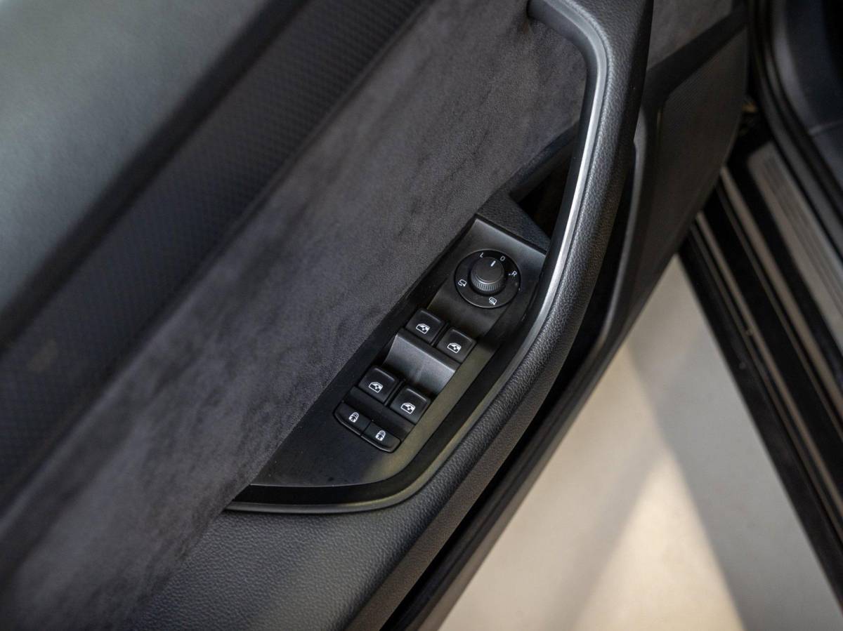Škoda Superb Skoda Superb Combi 1.5 TSI ACT Sportline Business / 150pk / Stoelverwarming / Elektrische stoelverstelling met geheugen /