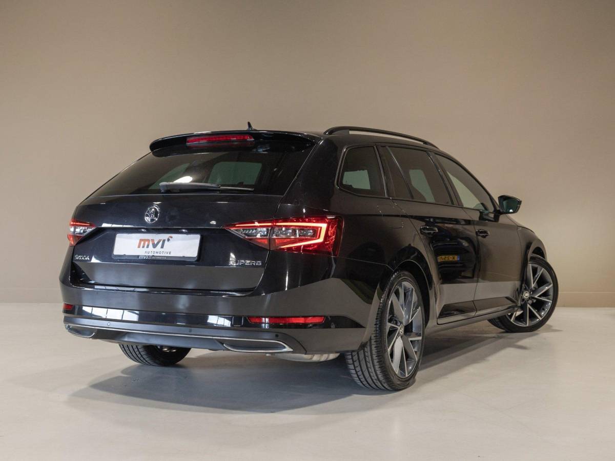 Škoda Superb Skoda Superb Combi 1.5 TSI ACT Sportline Business / 150pk / Stoelverwarming / Elektrische stoelverstelling met geheugen /
