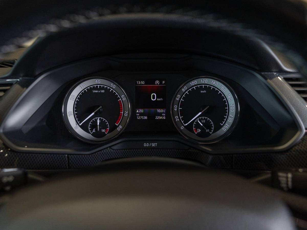 Škoda Superb Skoda Superb Combi 1.5 TSI ACT Sportline Business / 150pk / Stoelverwarming / Elektrische stoelverstelling met geheugen /