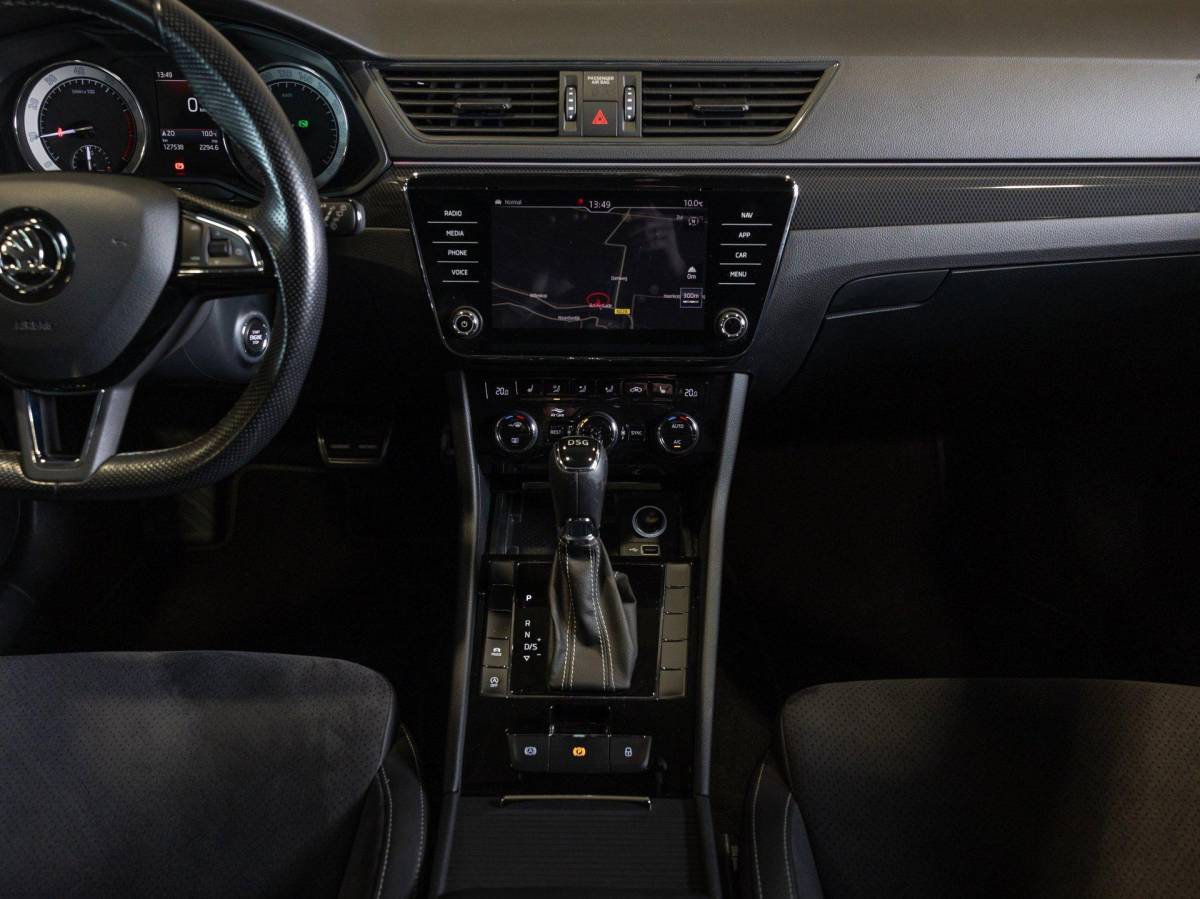 Škoda Superb Skoda Superb Combi 1.5 TSI ACT Sportline Business / 150pk / Stoelverwarming / Elektrische stoelverstelling met geheugen /