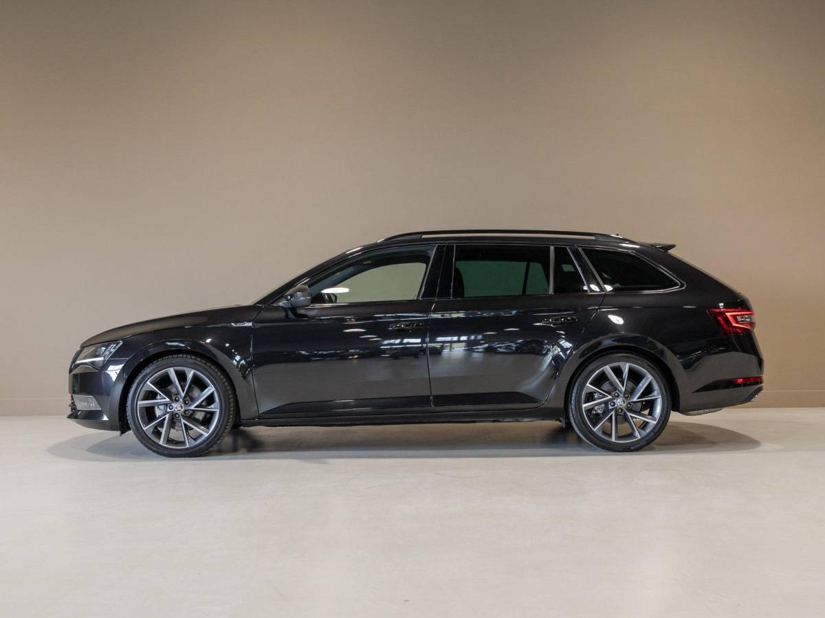 Škoda Superb Skoda Superb Combi 1.5 TSI ACT Sportline Business / 150pk / Stoelverwarming / Elektrische stoelverstelling met geheugen /