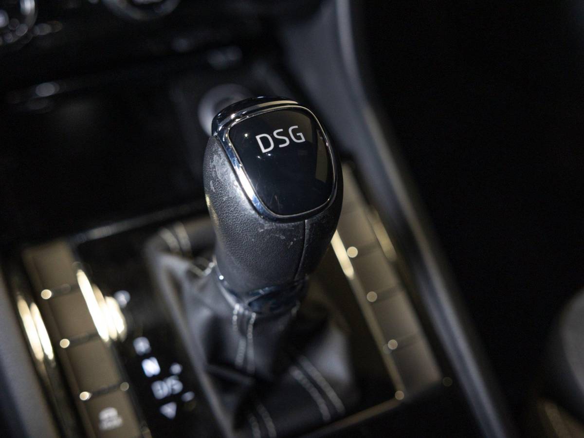 Škoda Superb Skoda Superb Combi 1.5 TSI ACT Sportline Business / 150pk / Stoelverwarming / Elektrische stoelverstelling met geheugen /