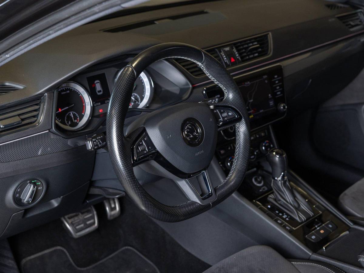 Škoda Superb Skoda Superb Combi 1.5 TSI ACT Sportline Business / 150pk / Stoelverwarming / Elektrische stoelverstelling met geheugen /