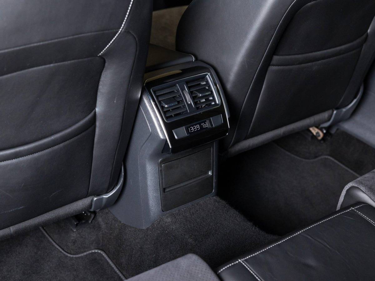 Škoda Superb Skoda Superb Combi 1.5 TSI ACT Sportline Business / 150pk / Stoelverwarming / Elektrische stoelverstelling met geheugen /