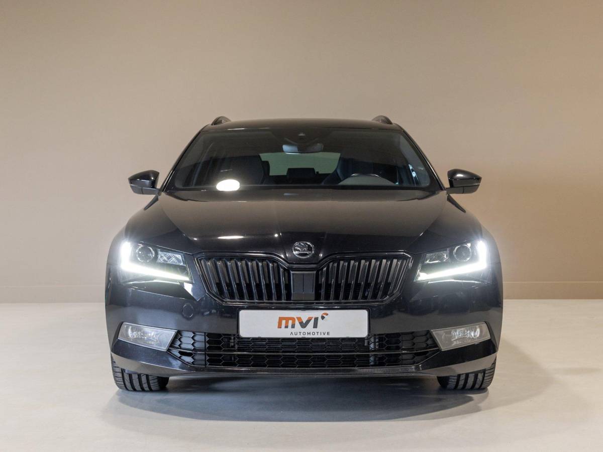 Škoda Superb Skoda Superb Combi 1.5 TSI ACT Sportline Business / 150pk / Stoelverwarming / Elektrische stoelverstelling met geheugen /
