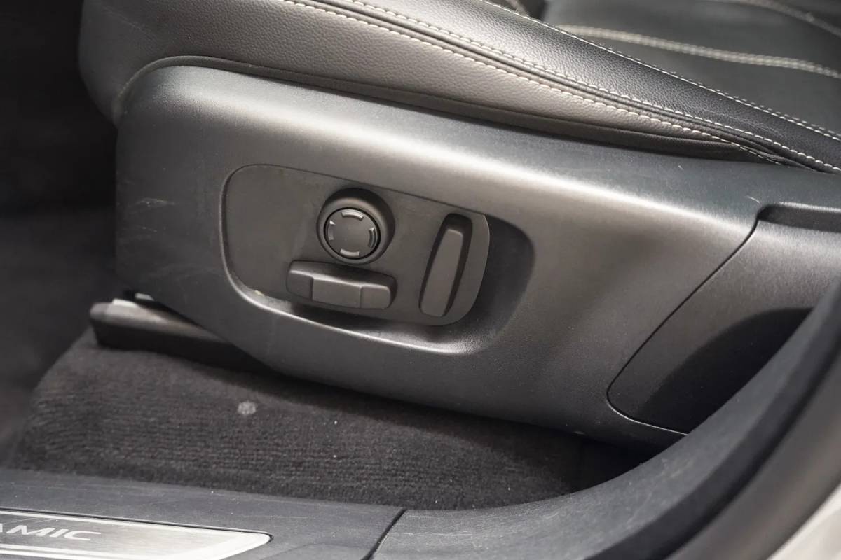 Land Rover Range Rover Velar Land Rover Range Rover Velar 2.0 P400e R-Dynamic SE Aut.[ Panoramadak Leder Stoelverwarming Navi Apple / Android ]