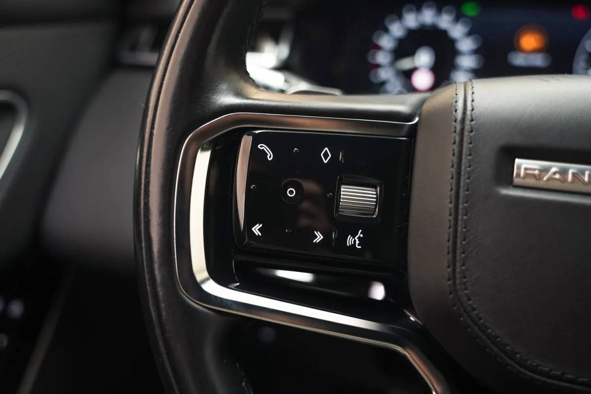 Land Rover Range Rover Velar Land Rover Range Rover Velar 2.0 P400e R-Dynamic SE Aut.[ Panoramadak Leder Stoelverwarming Navi Apple / Android ]