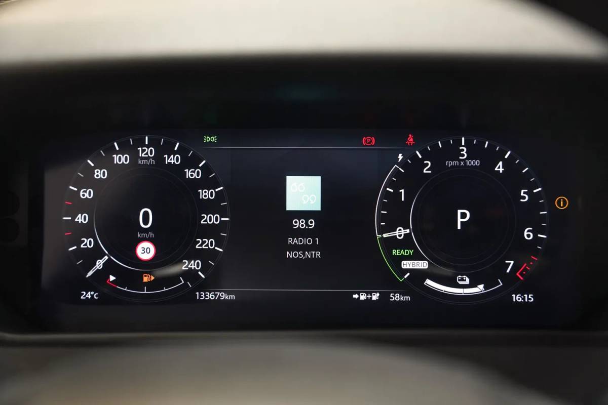 Land Rover Range Rover Velar Land Rover Range Rover Velar 2.0 P400e R-Dynamic SE Aut.[ Panoramadak Leder Stoelverwarming Navi Apple / Android ]