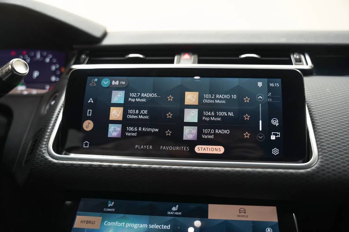 Land Rover Range Rover Velar Land Rover Range Rover Velar 2.0 P400e R-Dynamic SE Aut.[ Panoramadak Leder Stoelverwarming Navi Apple / Android ]