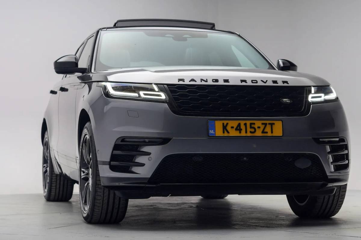 Land Rover Range Rover Velar Land Rover Range Rover Velar 2.0 P400e R-Dynamic SE Aut.[ Panoramadak Leder Stoelverwarming Navi Apple / Android ]