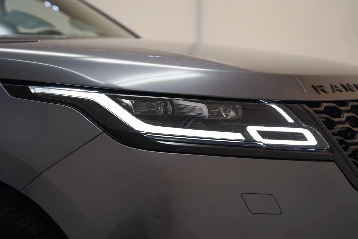 Land Rover Range Rover Velar Land Rover Range Rover Velar 2.0 P400e R-Dynamic SE Aut.[ Panoramadak Leder Stoelverwarming Navi Apple / Android ]