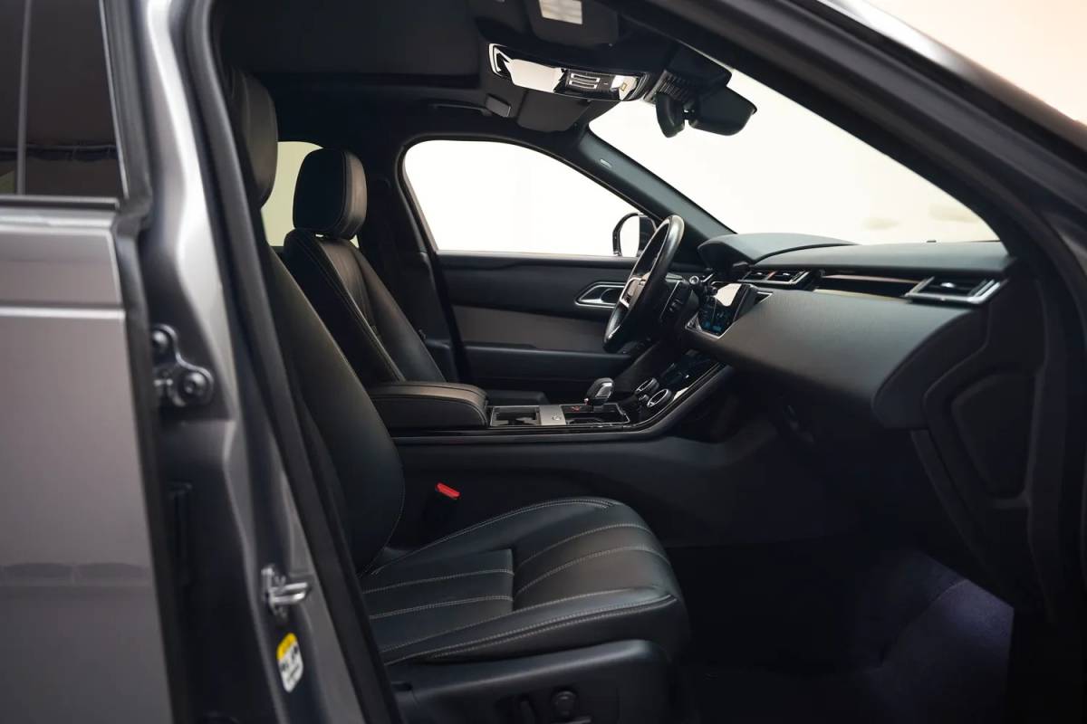 Land Rover Range Rover Velar Land Rover Range Rover Velar 2.0 P400e R-Dynamic SE Aut.[ Panoramadak Leder Stoelverwarming Navi Apple / Android ]