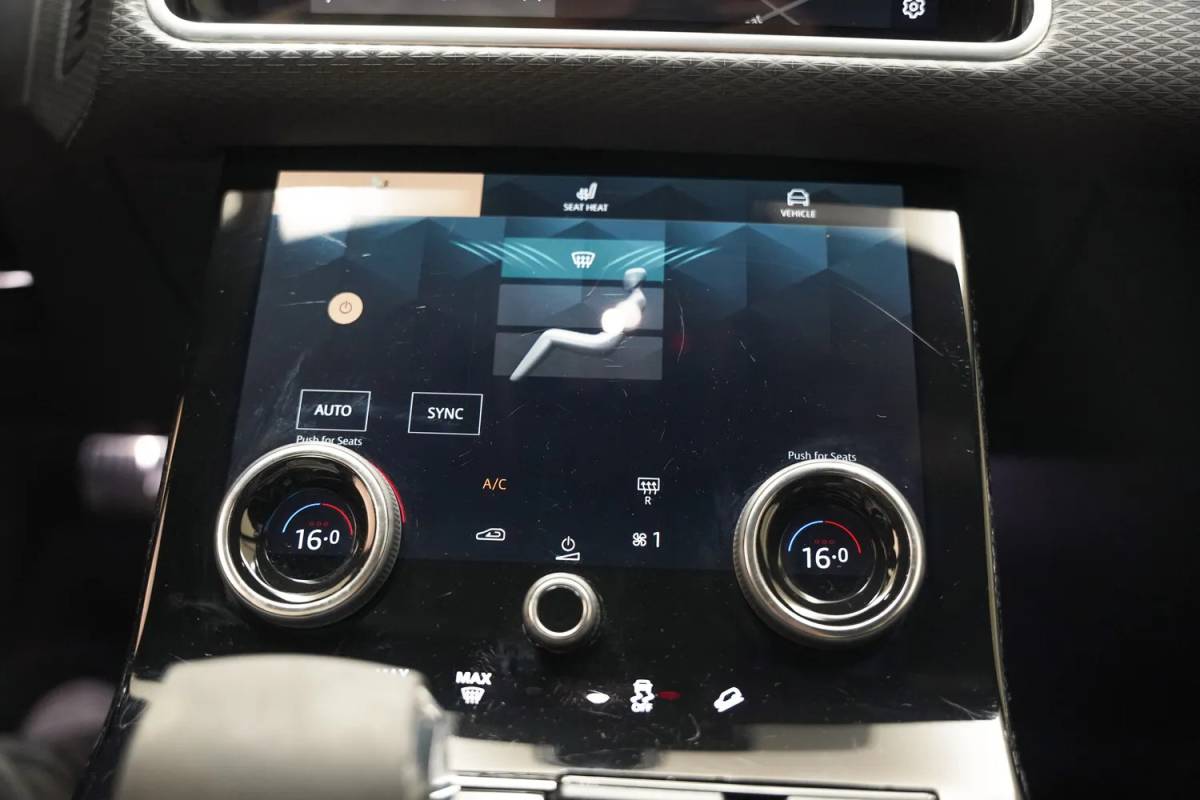 Land Rover Range Rover Velar Land Rover Range Rover Velar 2.0 P400e R-Dynamic SE Aut.[ Panoramadak Leder Stoelverwarming Navi Apple / Android ]