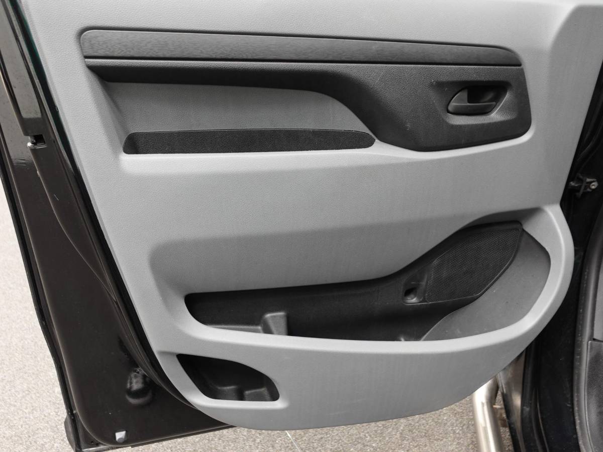 Peugeot Expert Peugeot Expert 2.0 BlueHDI 180PK Long Premium Automaat  Airco Carplay Navigatie Cruise control   3-zits