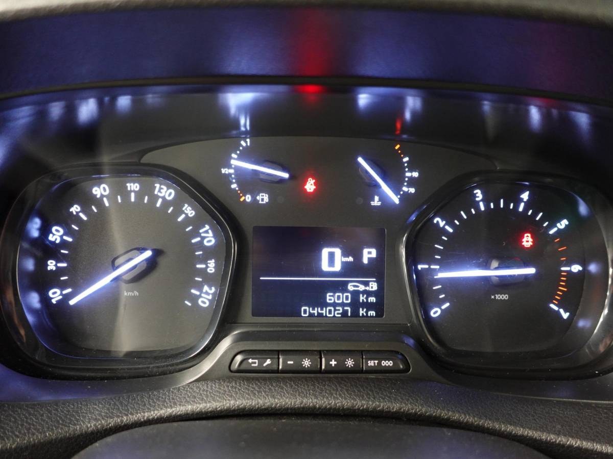 Peugeot Expert Peugeot Expert 2.0 BlueHDI 180PK Long Premium Automaat  Airco Carplay Navigatie Cruise control   3-zits