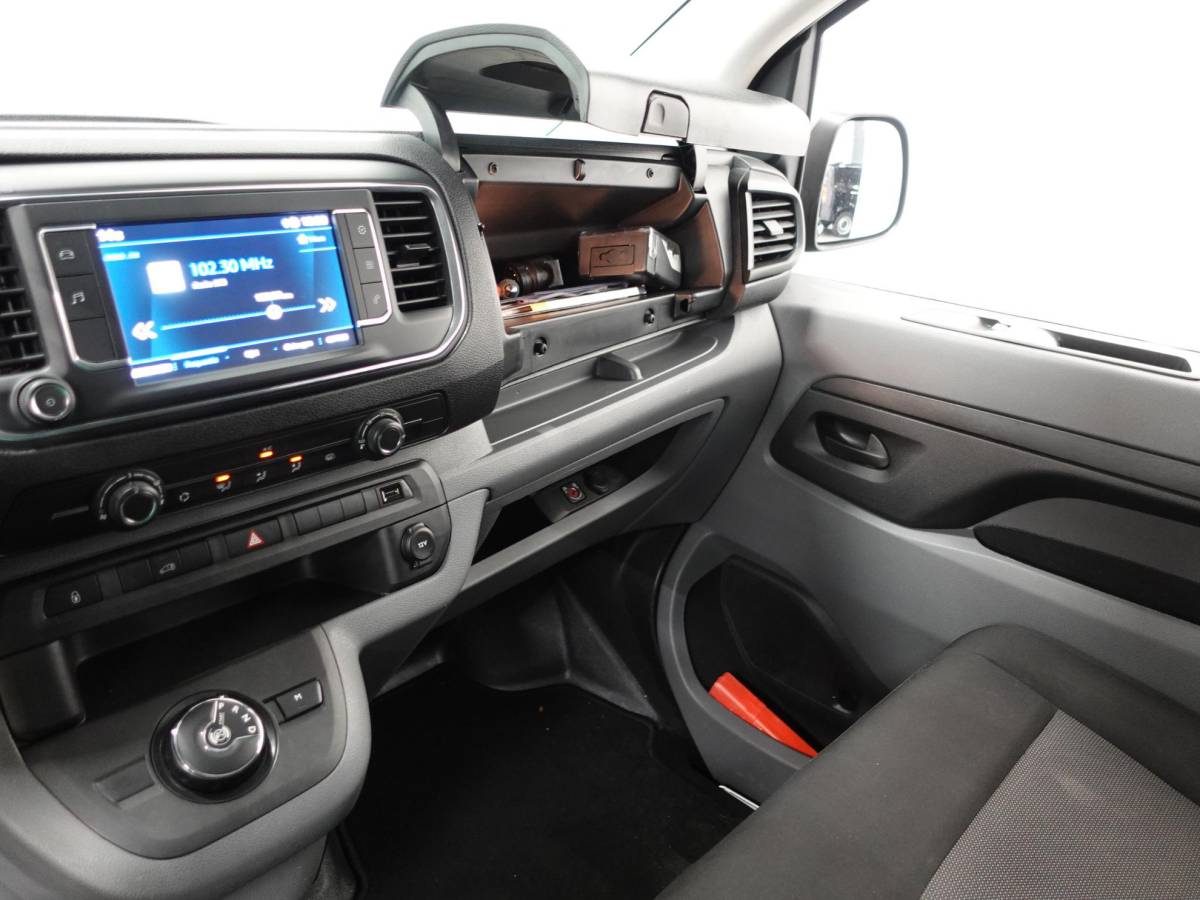 Peugeot Expert Peugeot Expert 2.0 BlueHDI 180PK Long Premium Automaat  Airco Carplay Navigatie Cruise control   3-zits
