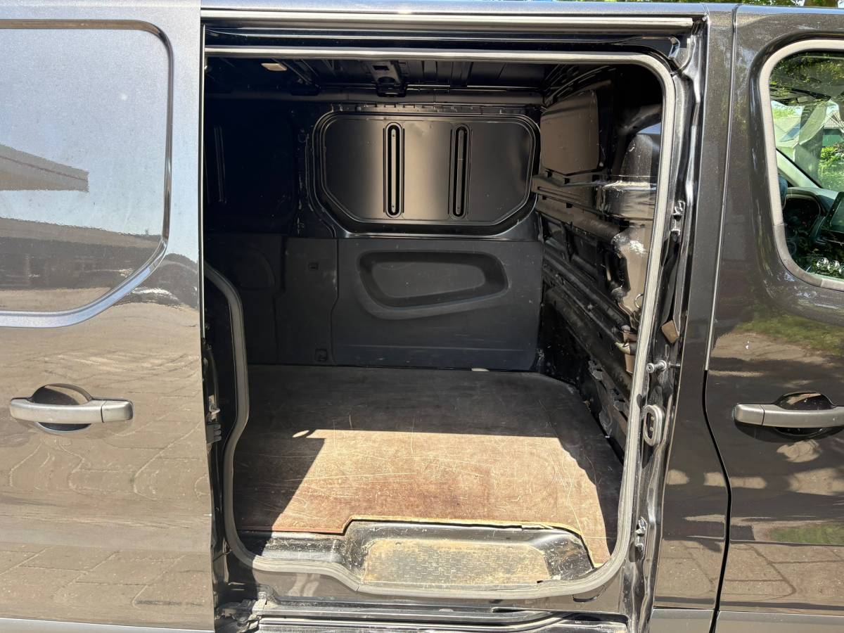Nissan Primastar Nissan Primastar 2.0 dCi 130 L2H1 131PK|NAP|airco|cruise|LED|achteruitrijcamera|apple carplay|trekhaak|navi|parkeersensoren achter