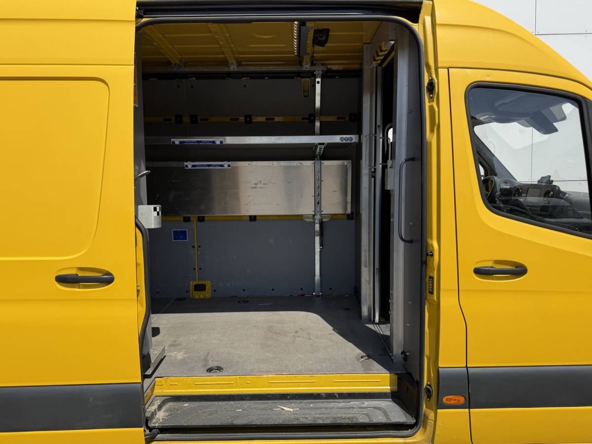 Mercedes-Benz Sprinter Mercedes-Benz Sprinter 315 1.9 CDI Pakketbus L3H2 Tussenschot met deur LED Climate Control Cruise Control Carplay Camera