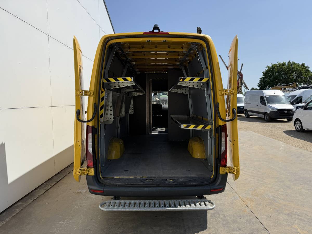 Mercedes-Benz Sprinter Mercedes-Benz Sprinter 315 1.9 CDI Pakketbus L3H2 Tussenschot met deur LED Climate Control Cruise Control Carplay Camera