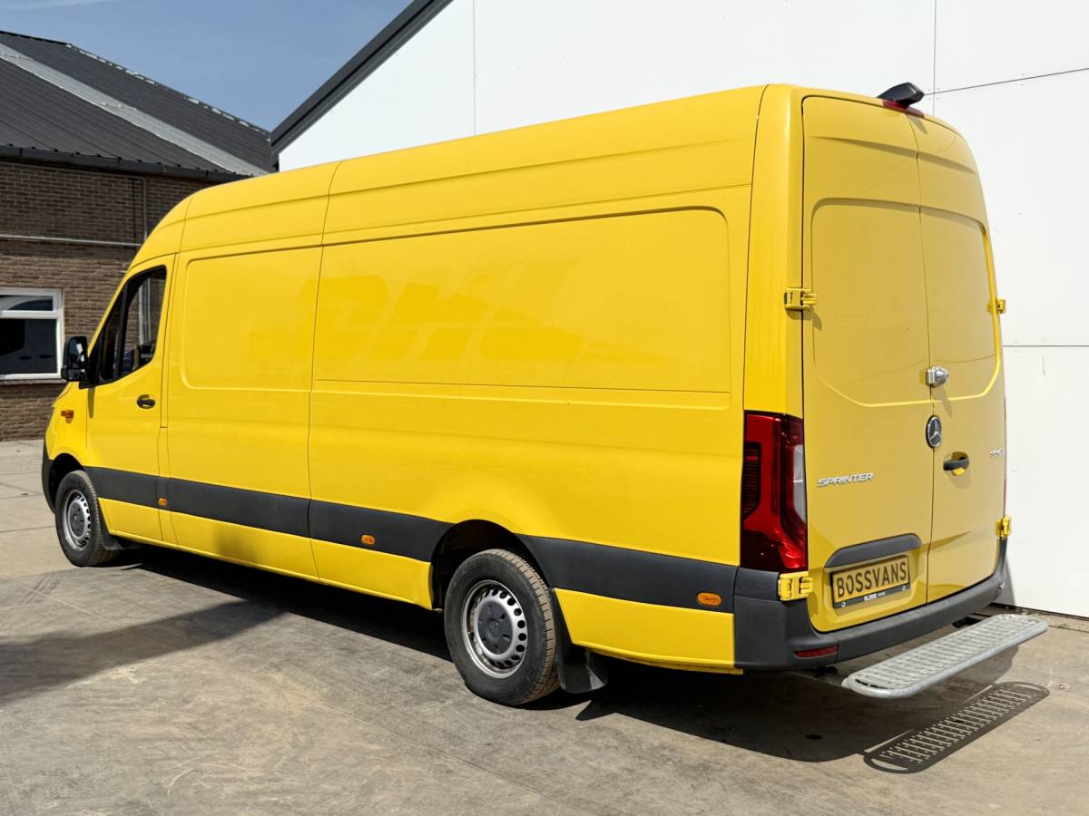 Mercedes-Benz Sprinter Mercedes-Benz Sprinter 315 1.9 CDI Pakketbus L3H2 Tussenschot met deur LED Climate Control Cruise Control Carplay Camera