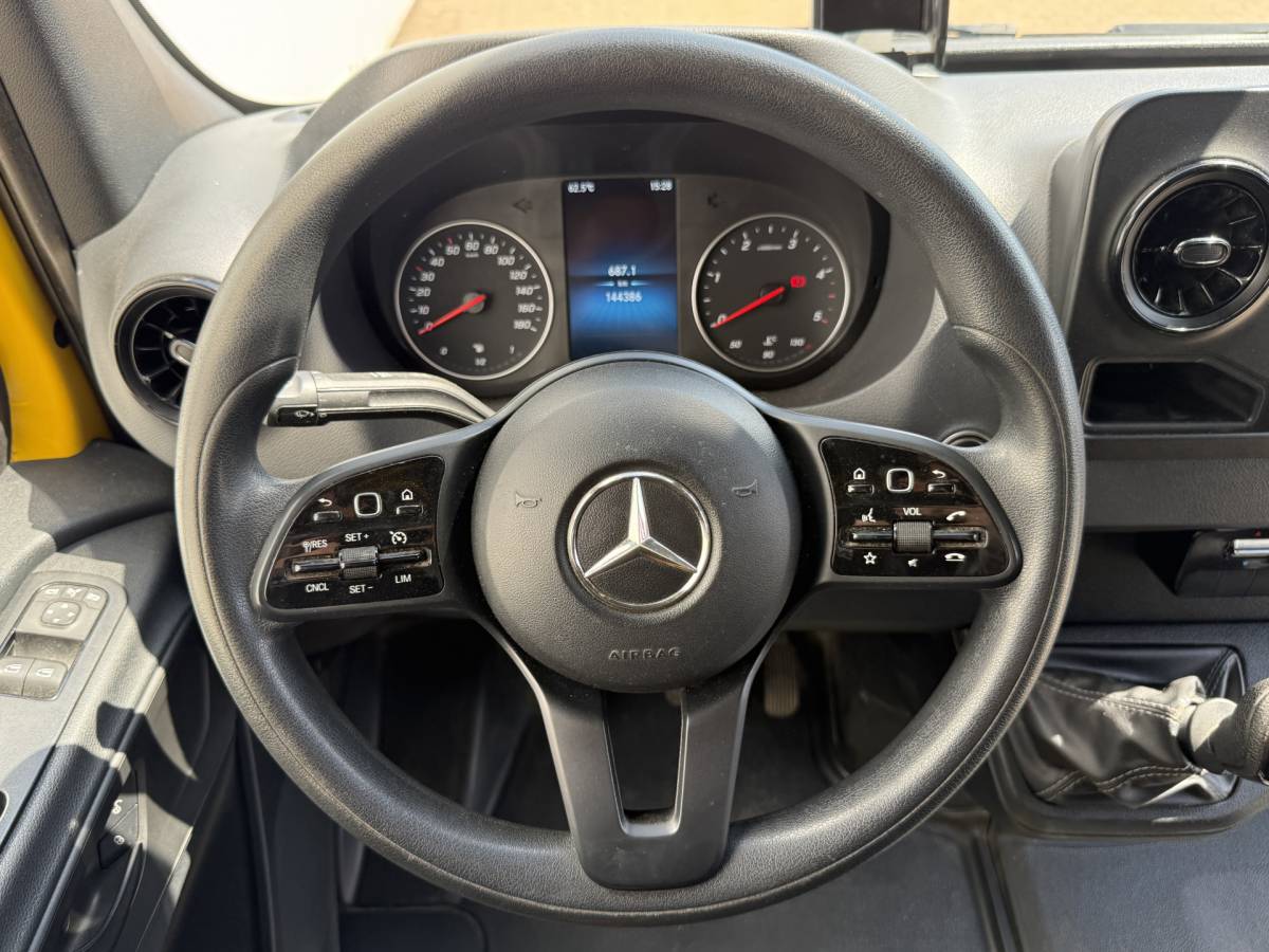 Mercedes-Benz Sprinter Mercedes-Benz Sprinter 315 1.9 CDI Pakketbus L3H2 Tussenschot met deur LED Climate Control Cruise Control Carplay Camera