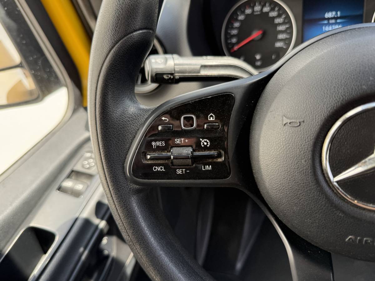Mercedes-Benz Sprinter Mercedes-Benz Sprinter 315 1.9 CDI Pakketbus L3H2 Tussenschot met deur LED Climate Control Cruise Control Carplay Camera